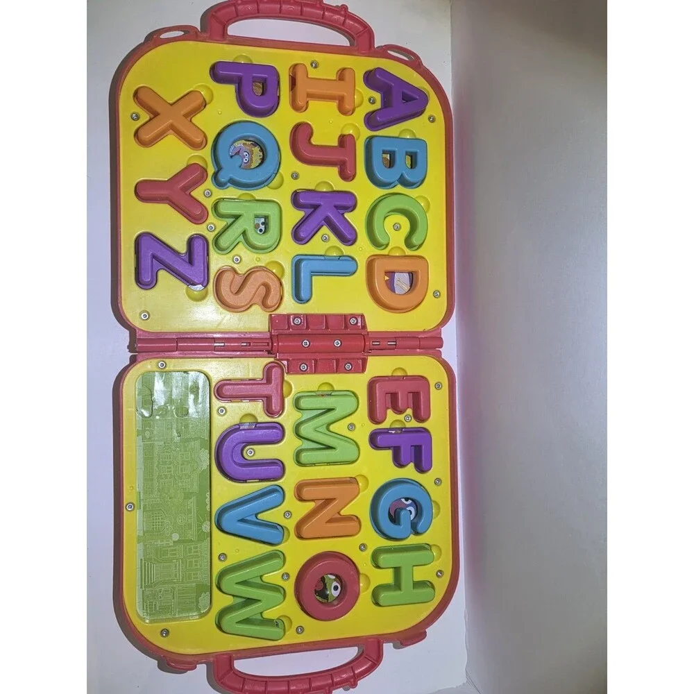 2014 COMPLETE  Sesame Street On The Go Elmo Alphabet Letters Red Carrying Case